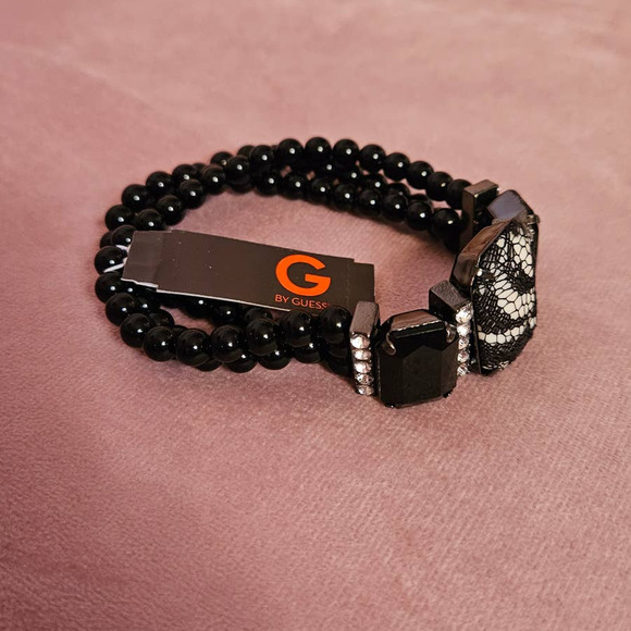 NWT! Beautiful G by Guess White Rhinestone Black Beaded Stretch Bracelet - Picture 6 of 7